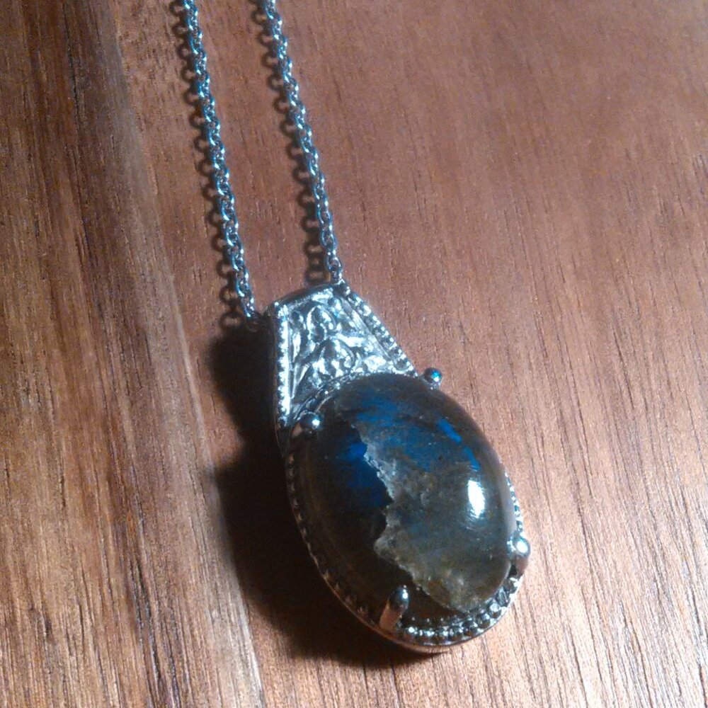 Malagasy Labradorite Stainless Steel Pendant Necklace (20 Inch)